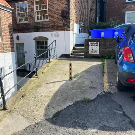 Amber Free Parking
